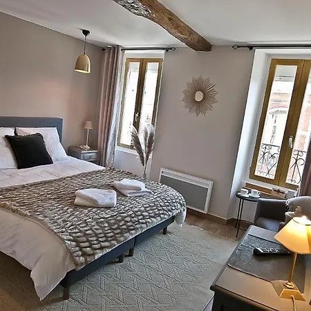 Meuble De Tourisme, Les Du Beffroi 3* בולון-סור-מאר