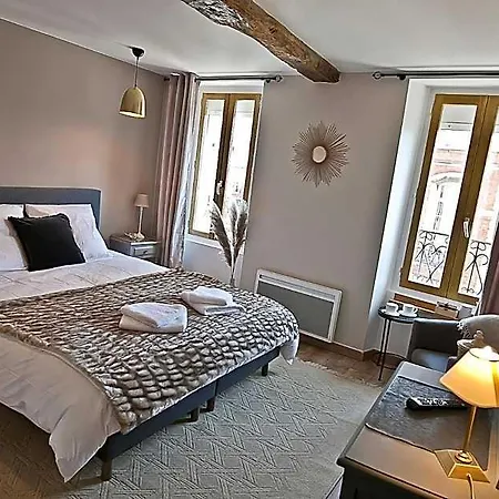 Meuble De Tourisme, Les Du Beffroi לינה וארוחת בוקר בולון-סור-מאר